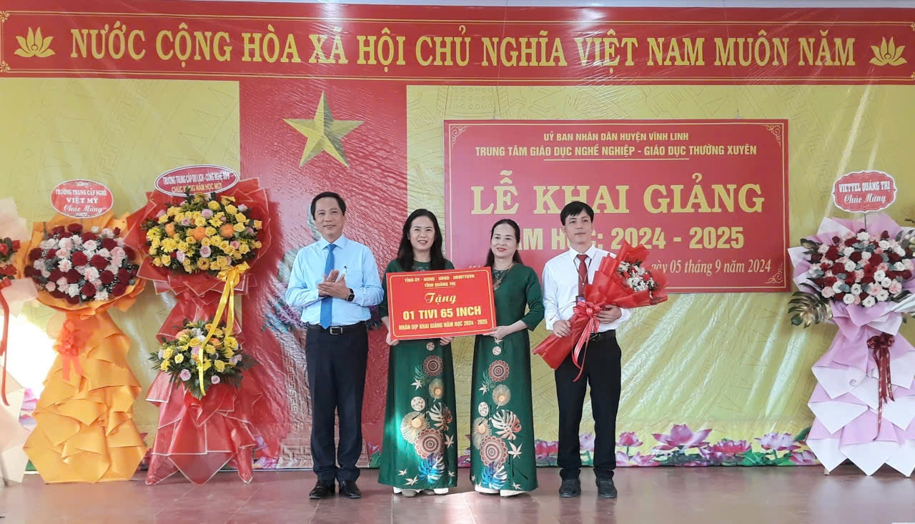 Lãnh đạo tỉnh Quảng Trị dự lễ khai giảng năm học mới tại các địa phương