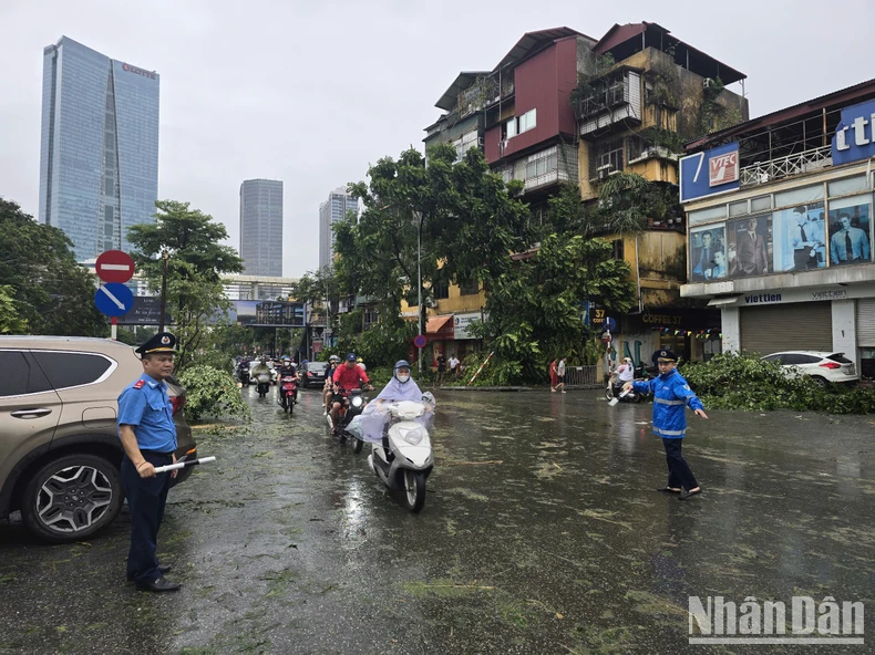 [Live] Khẩn trương khắc phục hậu quả, cứu người mắc kẹt, mất tích trong bão số 3 ảnh 12