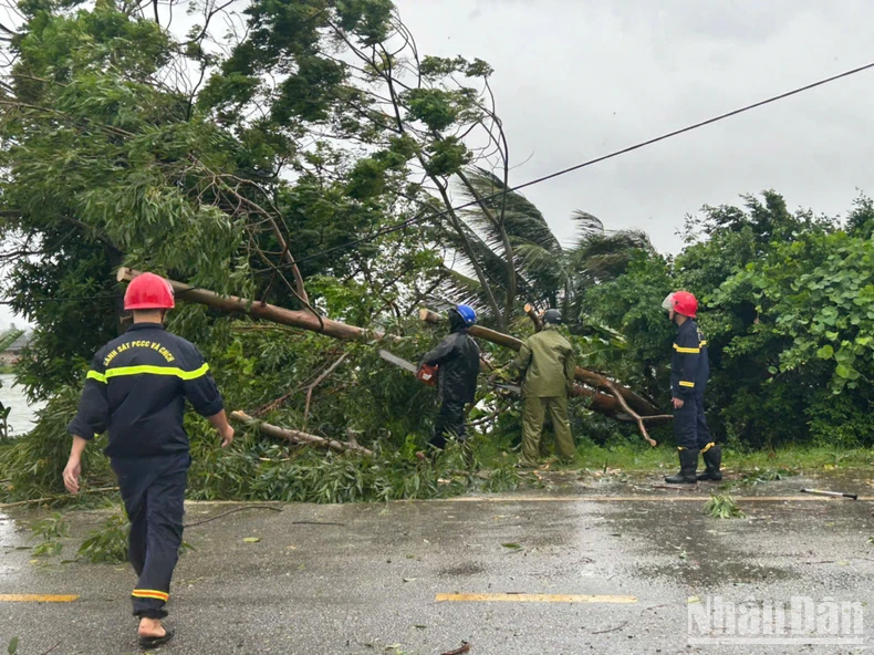 [Live] Khẩn trương khắc phục hậu quả, cứu người mắc kẹt, mất tích trong bão số 3 ảnh 22