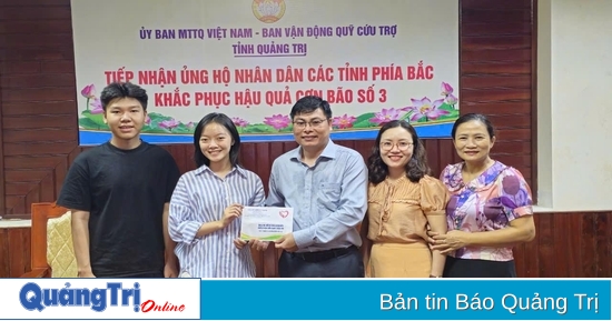 Học sinh Quảng Trị ủng hộ đồng bào miền Bắc bị ảnh hưởng thiên tai