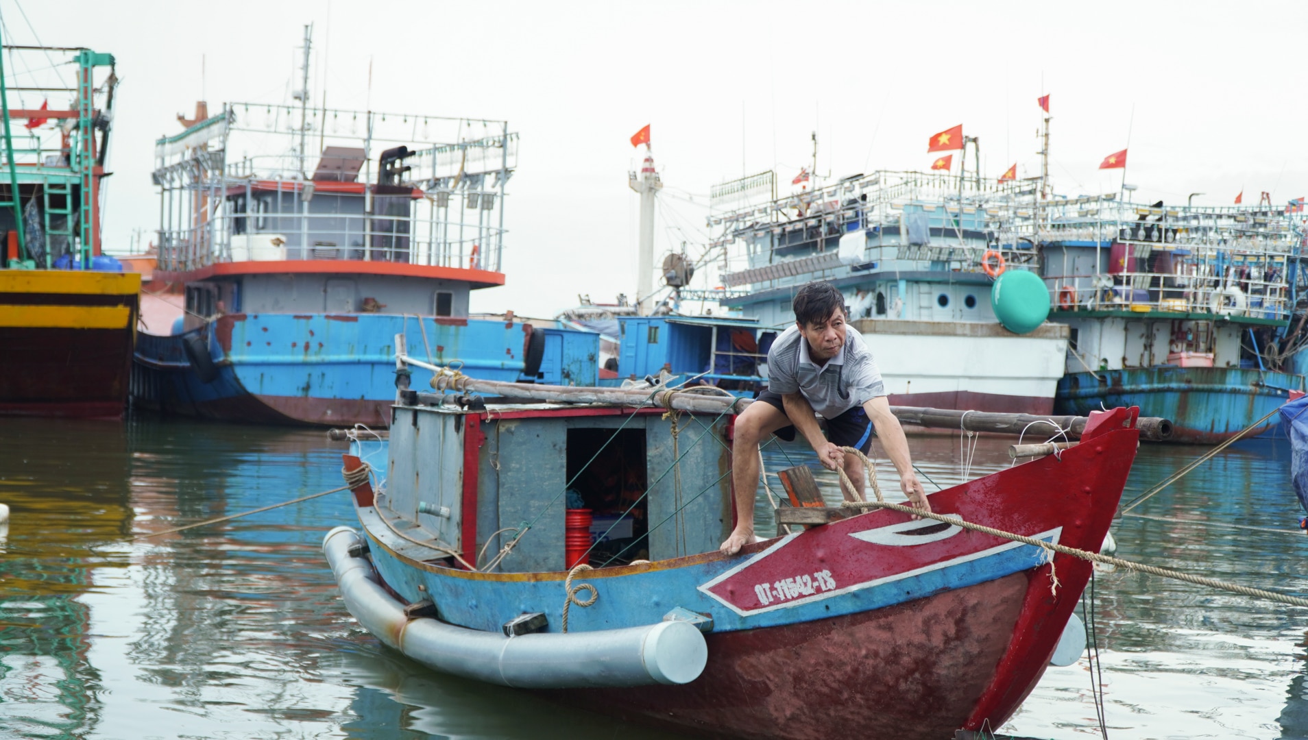 Phóng sự ảnh: Chủ động phòng chống áp thấp nhiệt đới có thể mạnh lên thành bão