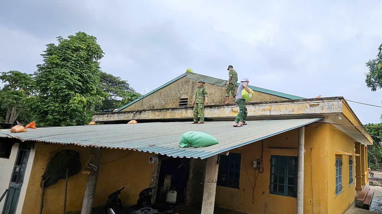 Phóng sự ảnh: Chủ động phòng chống áp thấp nhiệt đới có thể mạnh lên thành bão