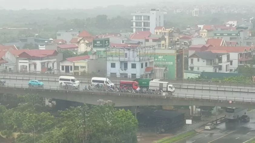 Hermoso gesto en la tormenta número 3: el amor vietnamita siempre es cálido