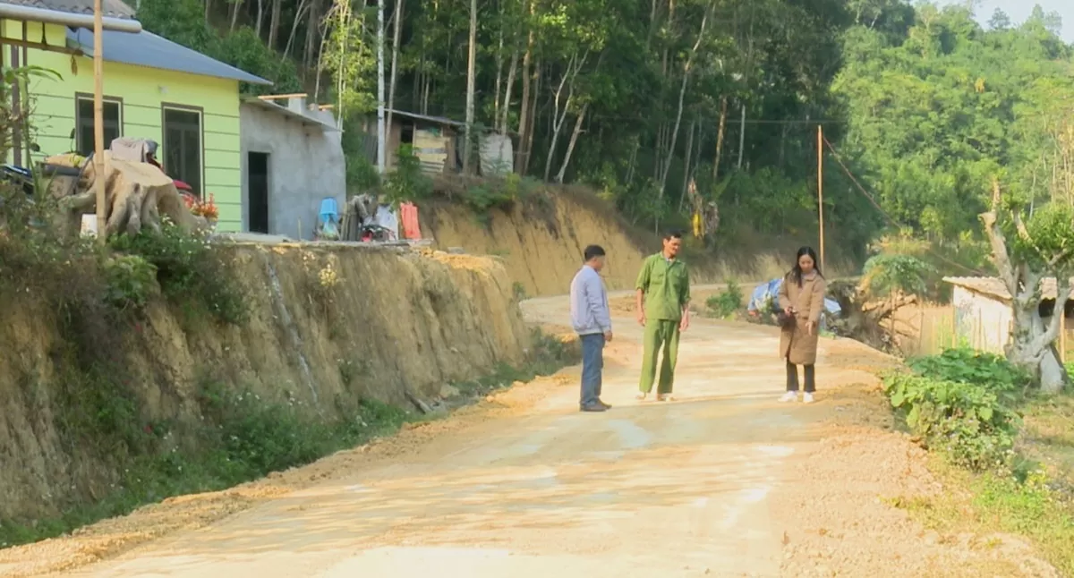 Bac Kan: La familia del Sr. Thai en el distrito de Bach Thong donó más de 2000 m2 de tierra para abrir una carretera.