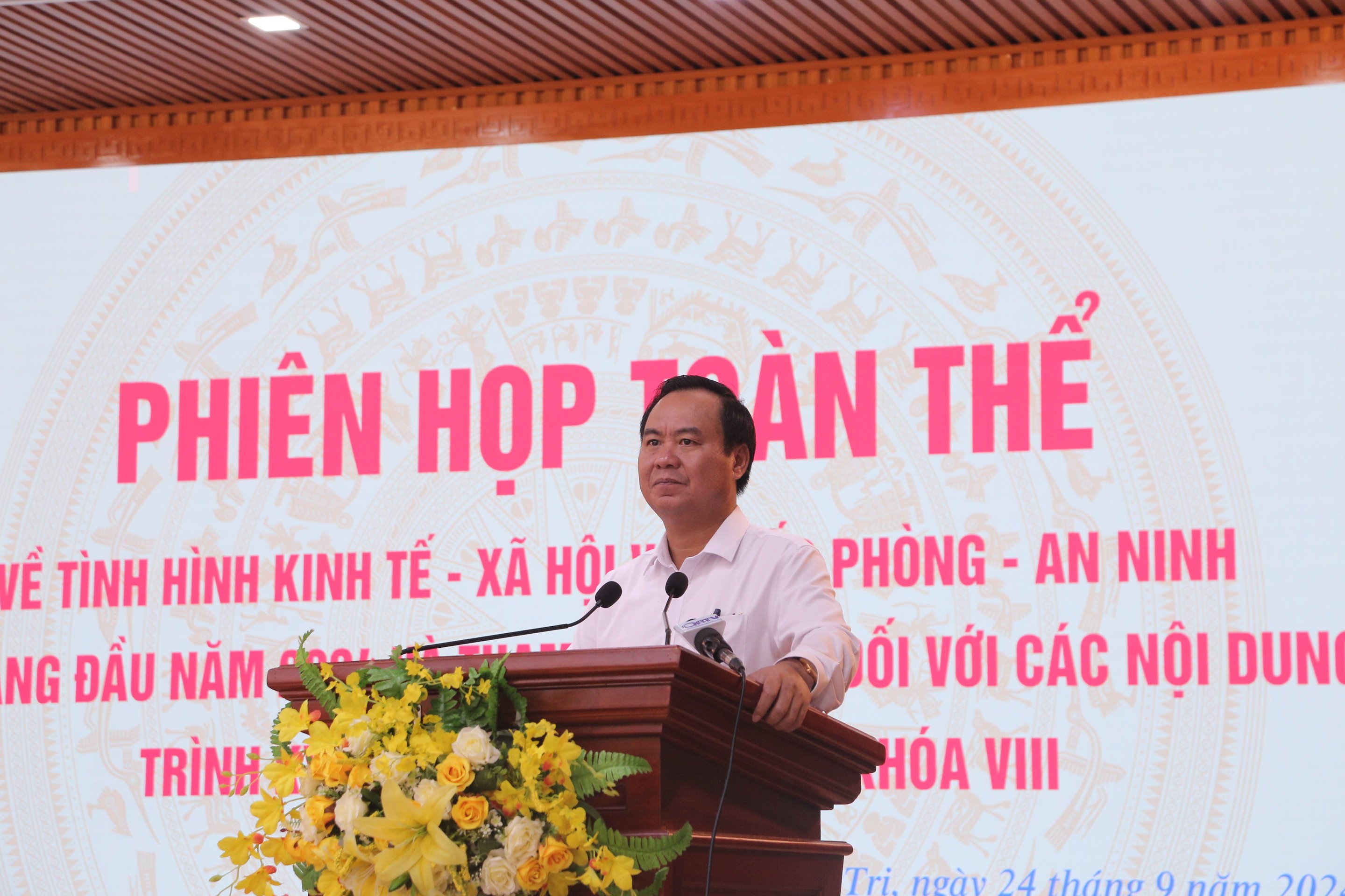 UBND tỉnh họp phiên toàn thể