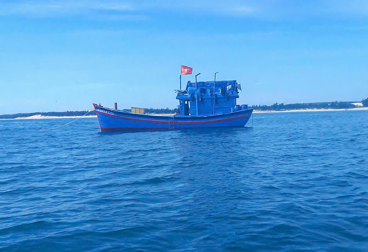 Il est nécessaire de prévenir et de gérer les activités de pêche utilisant des impulsions électriques et des explosifs.