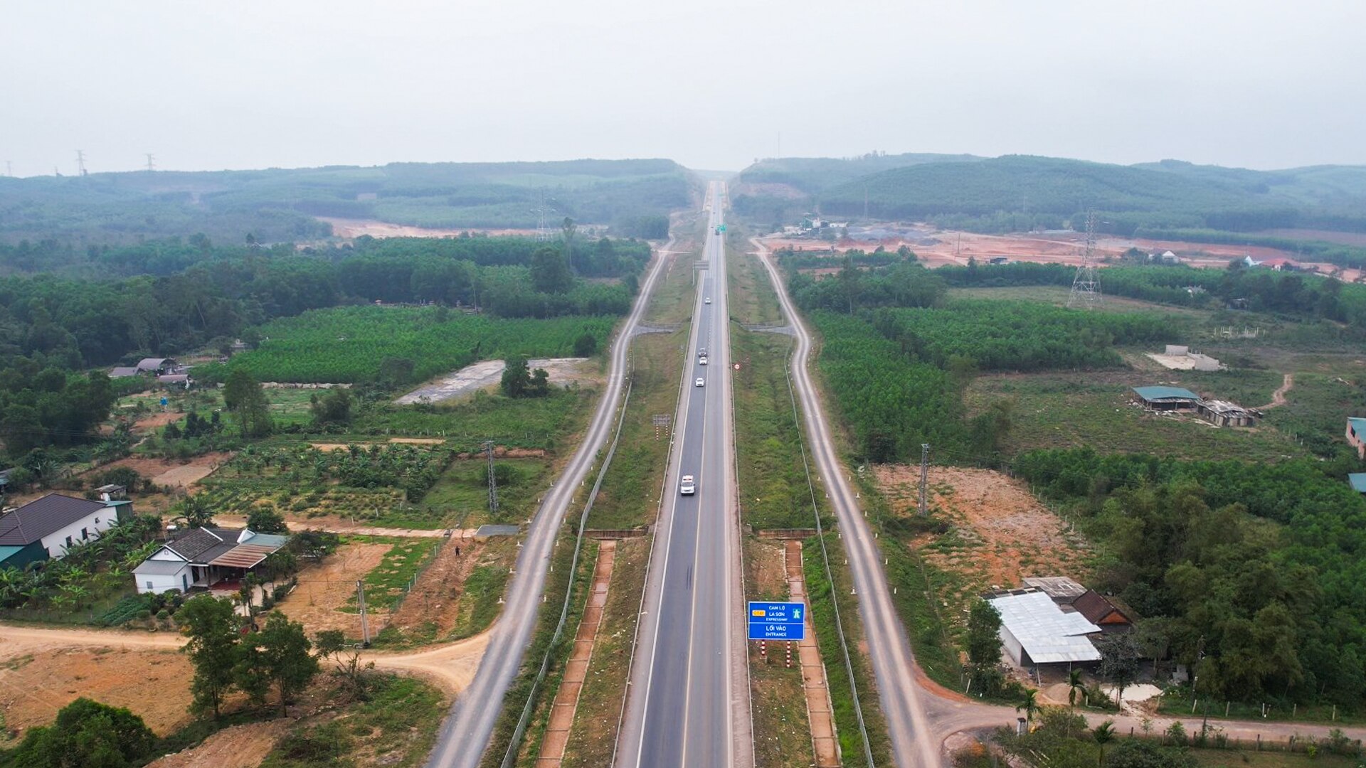 Proposer au ministère des Transports d'étudier l'extension de l'autoroute Cam Lo - La Son à 6 voies