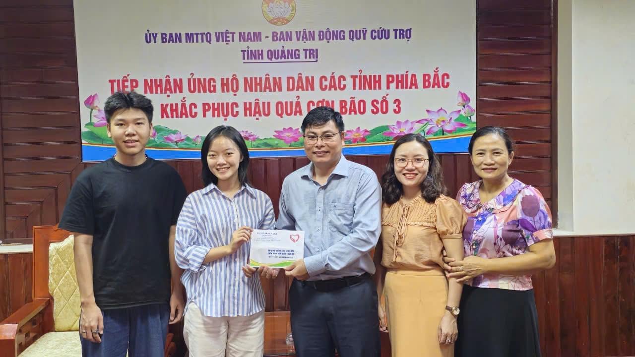 Học sinh Quảng Trị ủng hộ đồng bào miền Bắc bị ảnh hưởng thiên tai