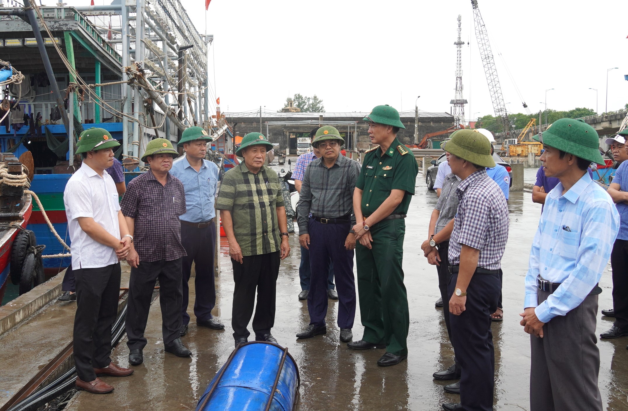 Phó Chủ tịch Thường trực UBND tỉnh Hà Sỹ Đồng kiểm tra công tác ứng phó bão số 3