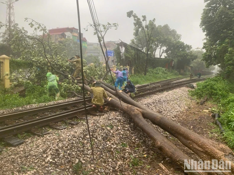 [Live] Khẩn trương khắc phục hậu quả, cứu người mắc kẹt, mất tích trong bão số 3 ảnh 1