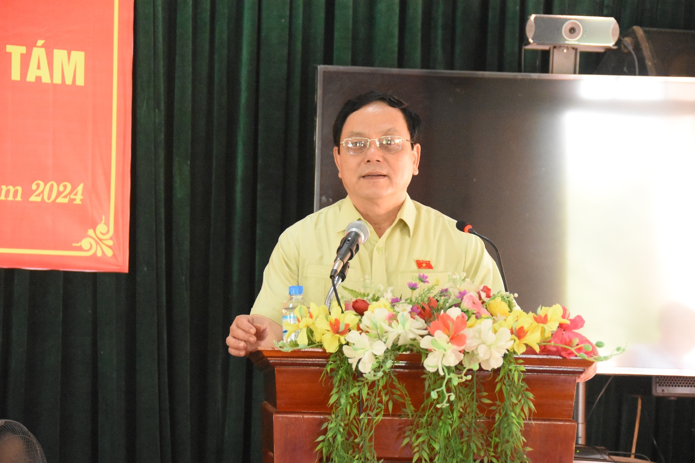 The provincial National Assembly delegation met with voters in Huong Hoa and Dakrong districts.