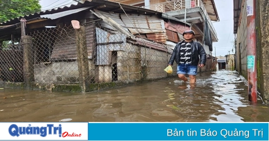 ខេត្ត​នានា​ចាប់​ពី​ខេត្ត Ha Tinh ដល់ Thua Thien-Hue ជា​មូលដ្ឋាន​មាន​ភ្លៀង​ធ្លាក់​ខ្លាំង​នៅ​កន្លែង​ខ្លះ​ជាង ៤០០ មីលីម៉ែត្រ។