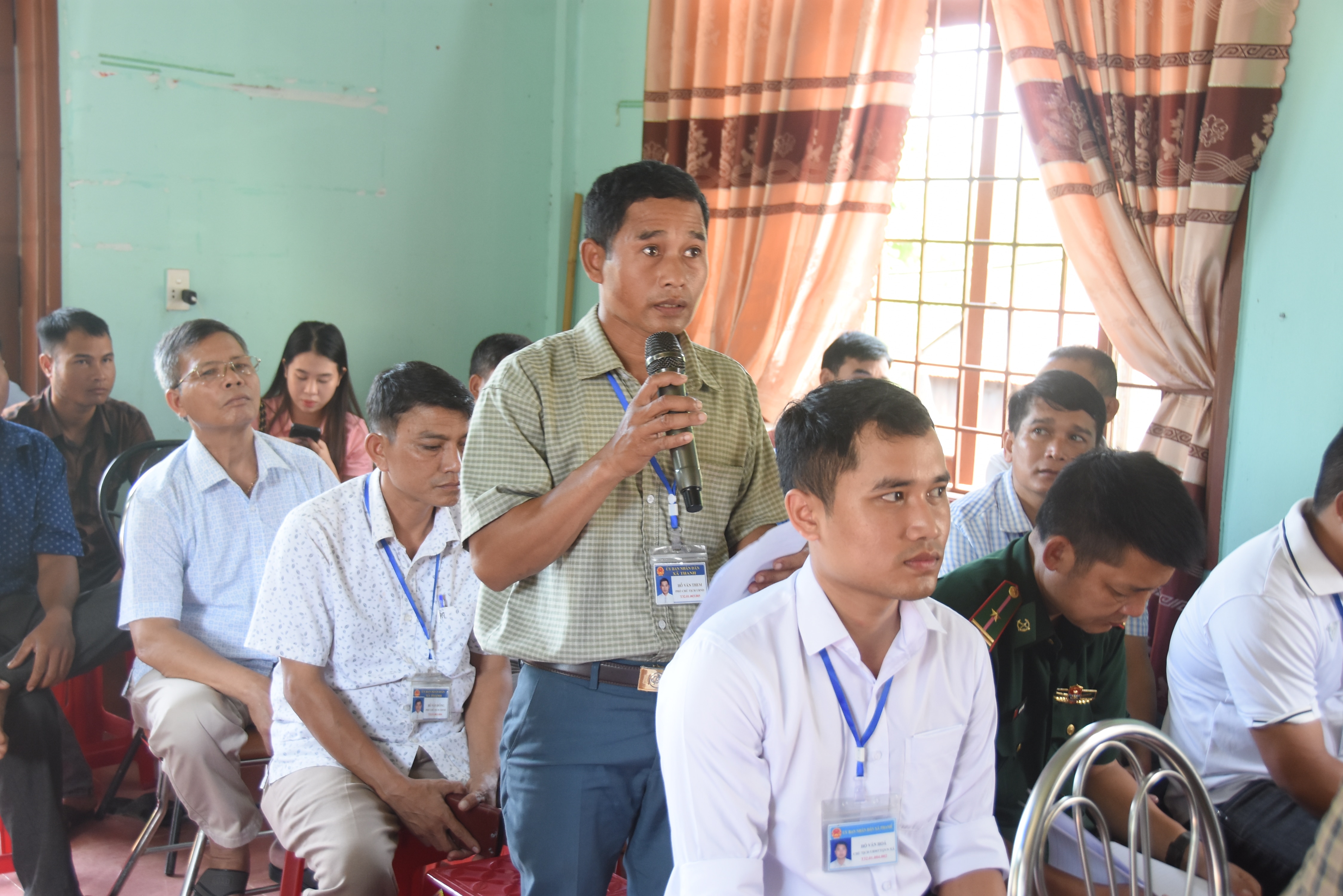 The provincial National Assembly delegation met with voters in Huong Hoa and Dakrong districts.