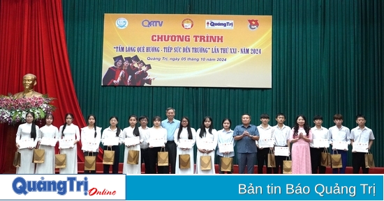 Trao 60 suất học bổng “Tiếp sức đến trường” cho tân sinh viên , học sinh gặp hoàn cảnh khó khăn