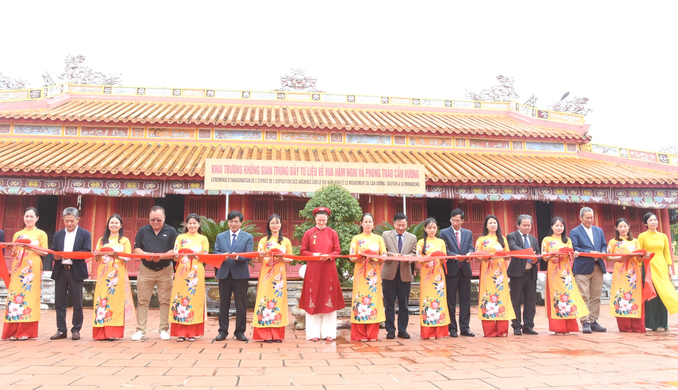 Ra mắt sách “Hàm Nghi: Hoàng đế lưu vong - nghệ sĩ ở Alger” và khai trương không gian trưng bày hiện vật, tư liệu về Vua Hàm Nghi, phong trào Cần Vương