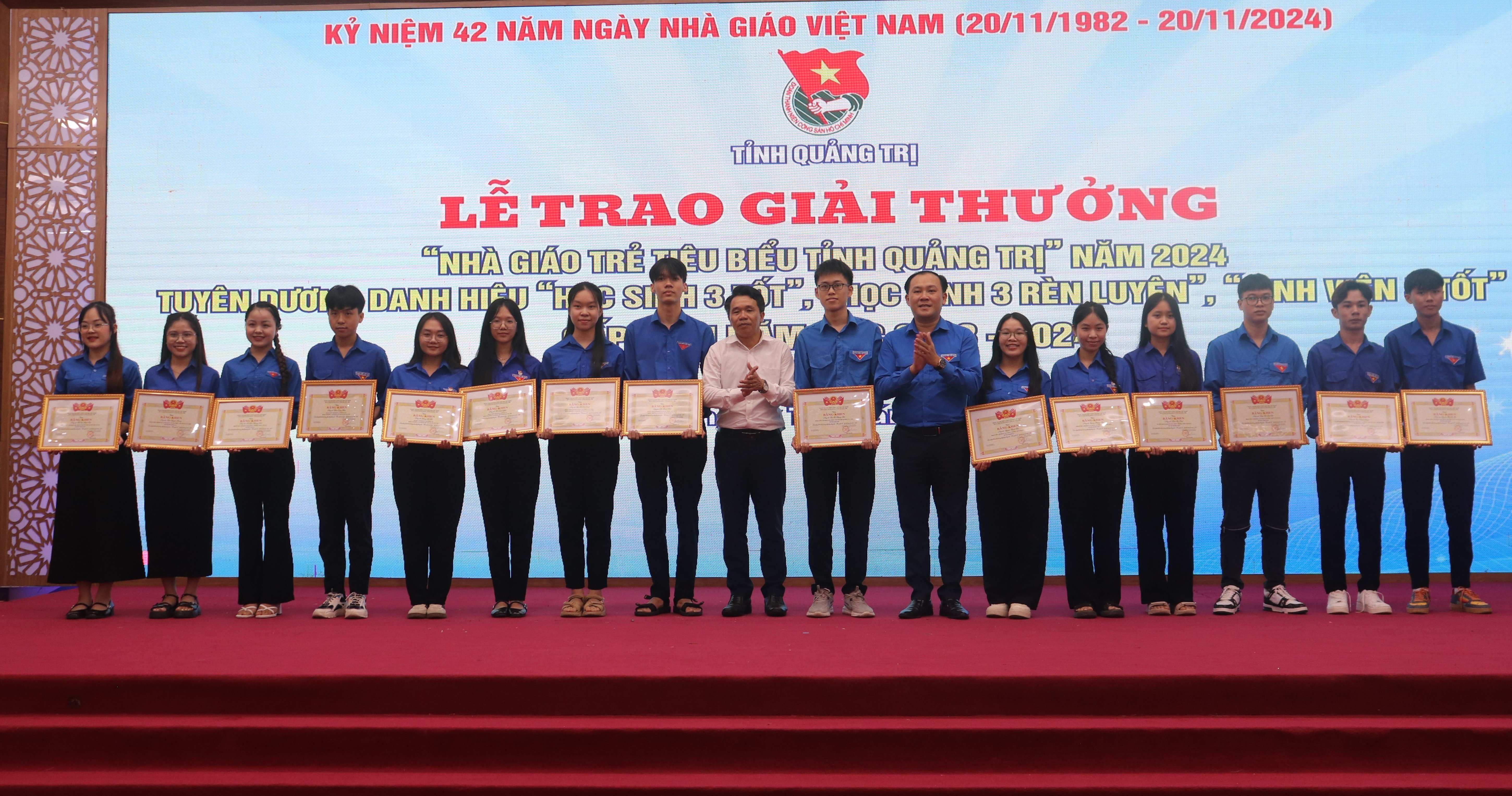 Trao Giải thưởng “Nhà giáo trẻ tiêu biểu” và tuyên dương học sinh, sinh viên xuất sắc 