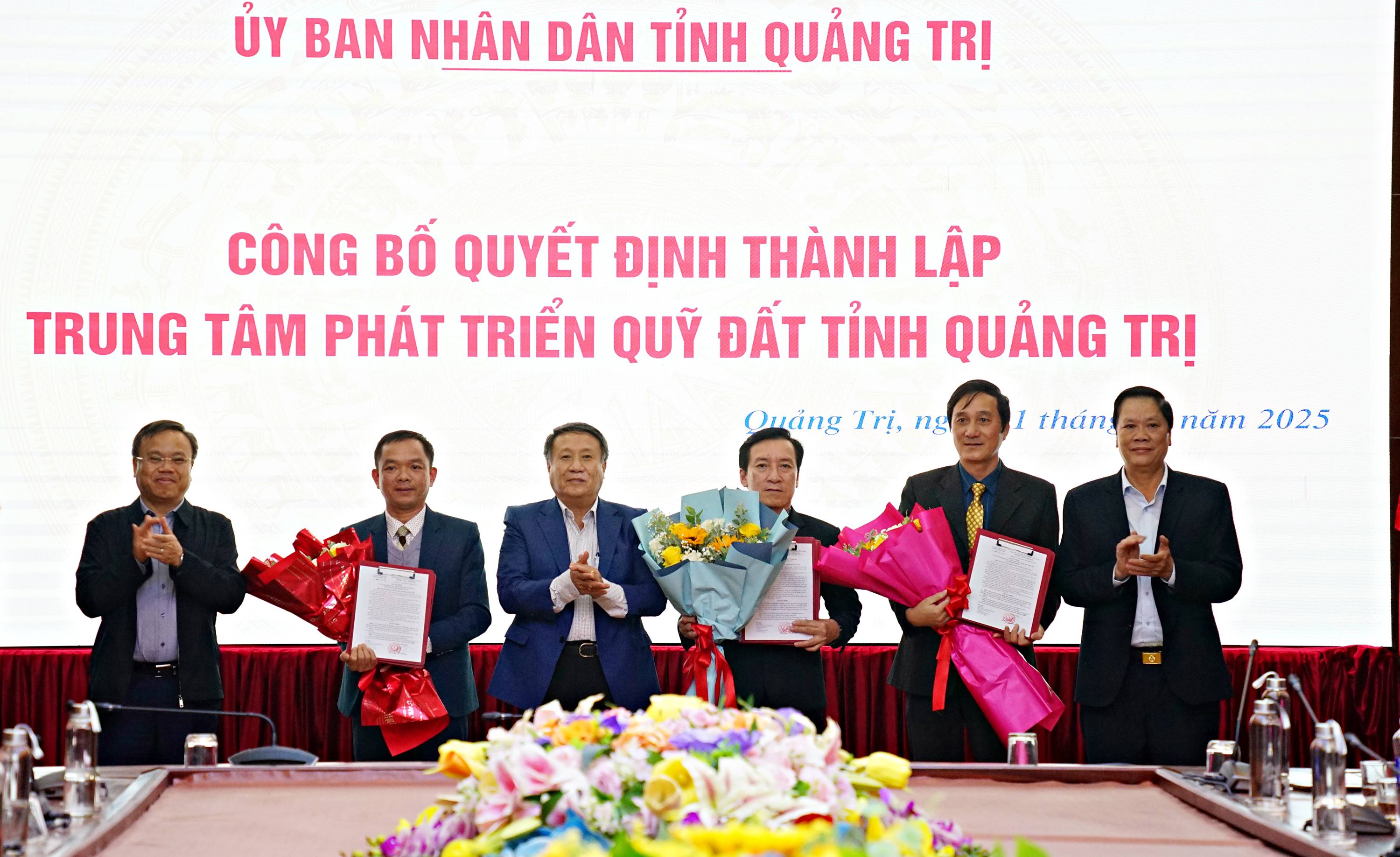 Công bố quyết định thành lập Trung tâm Phát triển quỹ đất thuộc UBND tỉnh Quảng Trị