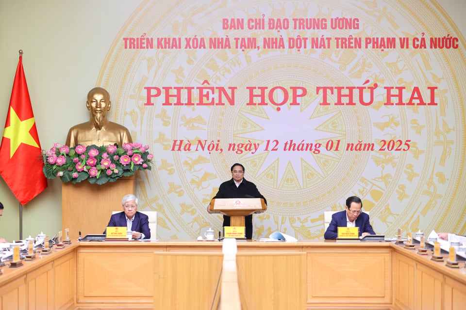 Thủ tướng nêu rõ việc hoàn thành xóa nhà tạm, nhà dột nát là một nhiệm vụ chính trị đặc biệt quan trọng. Ảnh: VGP/Nhật Bắc