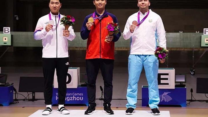 Shooter Pham Quang Huy won the first gold medal for the Vietnamese team.