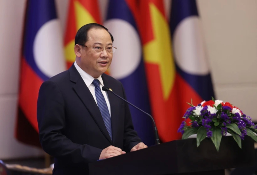 El primer ministro de Laos, Sonexay Siphandone, realiza una visita oficial a Vietnam.