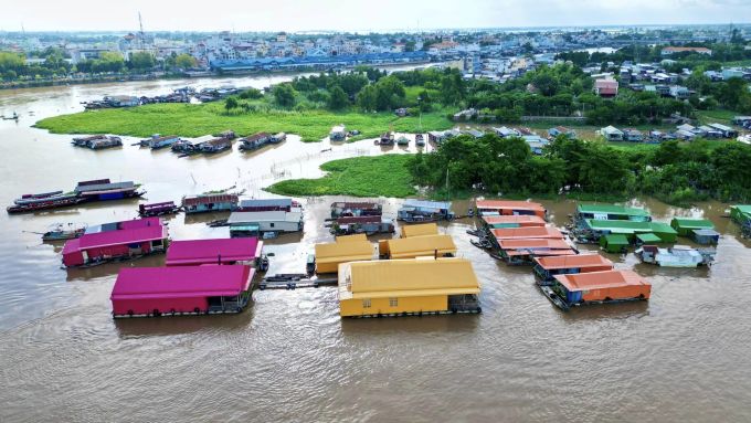 Làng bè thuộc địa phận huyện An Phú, giáp TP Châu Đốc. Ảnh: Khương Nhật Minh