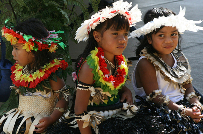 Trang phục đón năm mới của người dân Kiribati. Ảnh: Pre tend