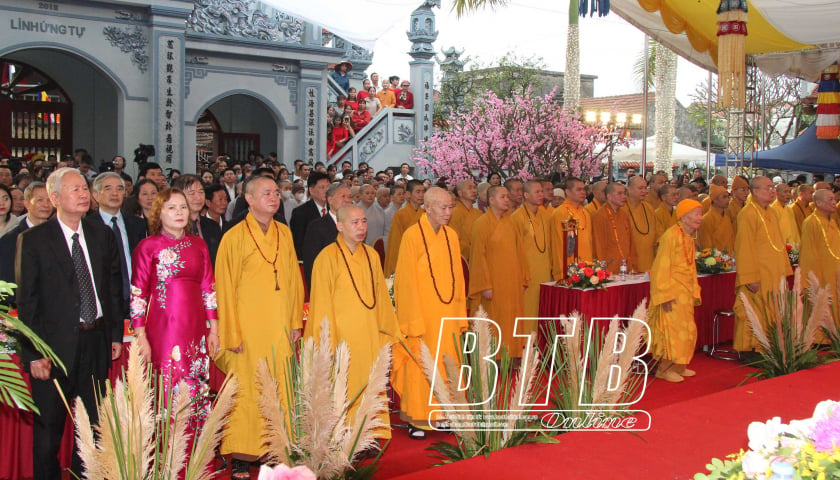 Ceremonia de inauguración de la Pagoda Linh Ung, comuna de Thai Phuong