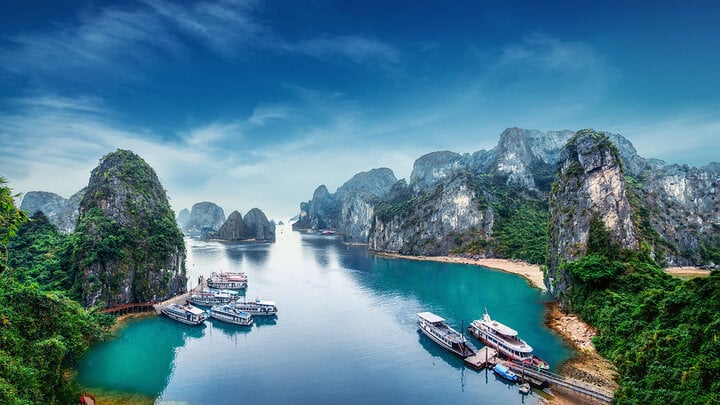 Vẻ đẹp hút hồn ở Vịnh Lan Hạ. (Ảnh:Viptrip)