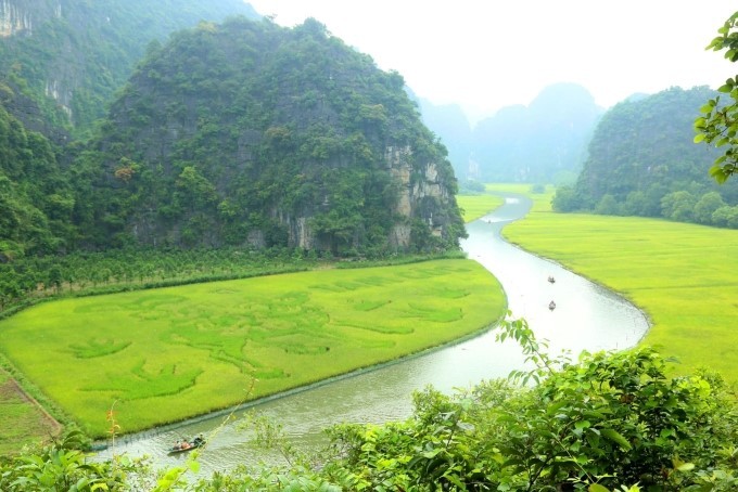 Tuần du lịch hứa hẹn đem lại cảm giác mới mẻ cho du khách. Ảnh: Khu du lịch Tam Cốc - Bích Động