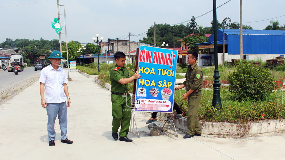 Hàng tháng, xã Cổ Lũng đều tổ chức ra quân dọn dẹp vệ sinh, giải tỏa hành lang an toàn giao thông trên toàn xã.