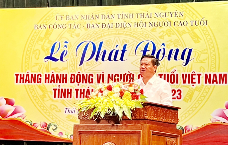 Đồng chí Phó Chủ tịch UBND tỉnh Lê Quang Tiến phát biểu tại Lễ phát động “Tháng hành động vì NCT Việt Nam” năm 2023.