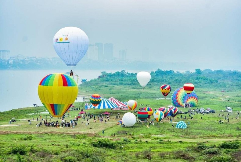 Trình diễn khinh khí cầu trong lễ hội du lịch Get on Hanoi tháng 3/2022. Ảnh: C.T (Ảnh minh họa)