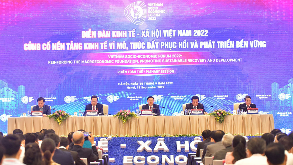 Quang cảnh diễn đàn Kinh tế - Xã hội Việt Nam 2022.