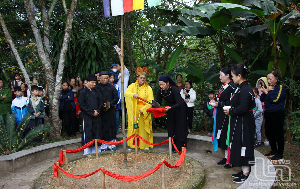 Nghi lễ xin đất.