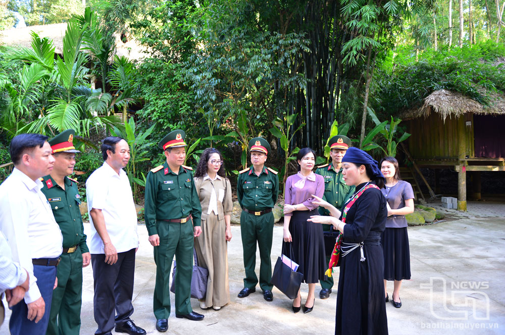 Đoàn công tác kiểm tra tại Khu bảo tồn Làng nhà sàn dân tộc sinh thái Thái Hải.