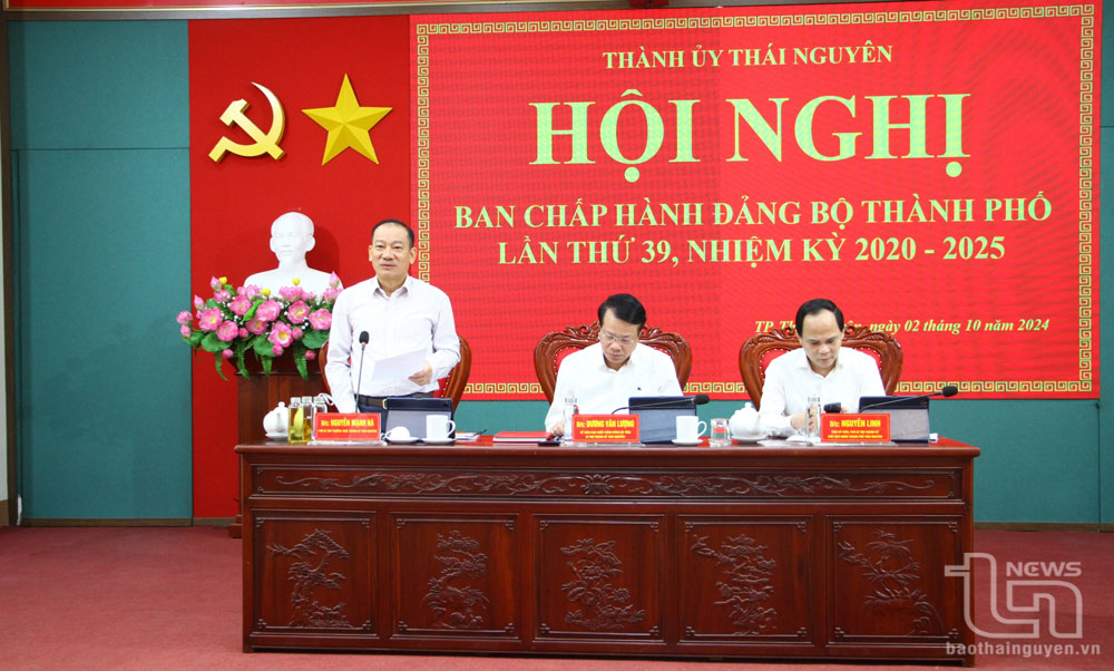 Thường trực Thành ủy Thái Nguyên chủ trì Hội nghị.