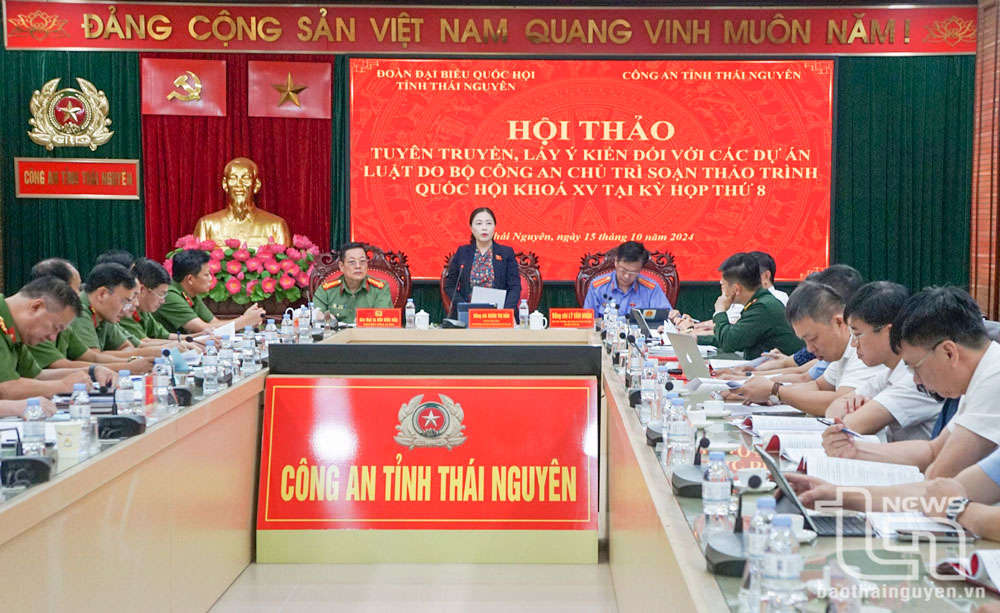 Các đại biểu dự Hội thảo.