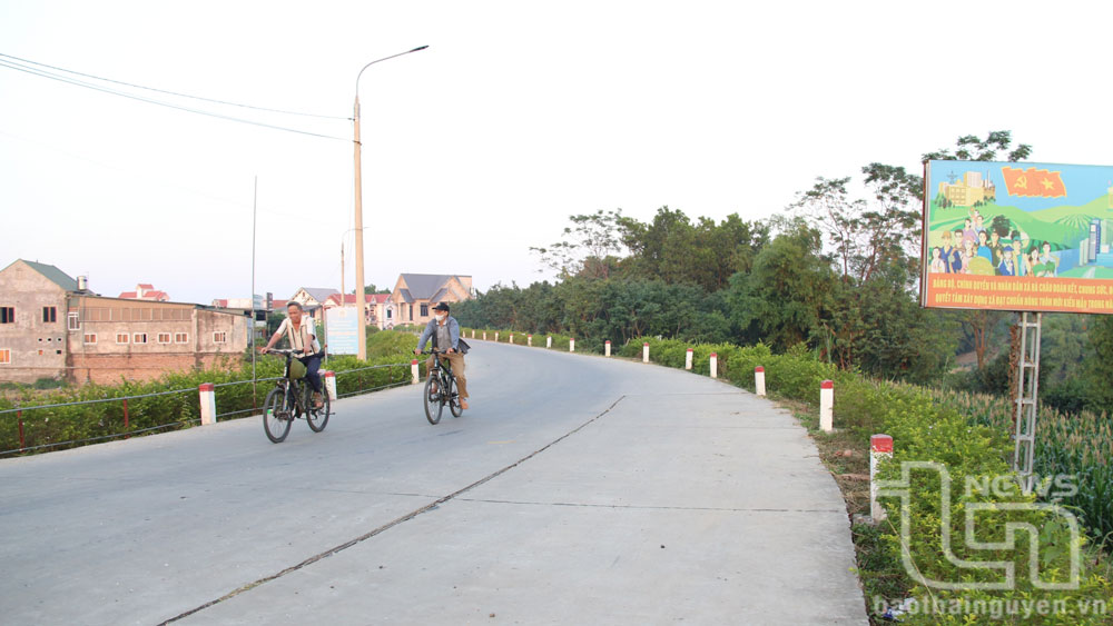 Các tuyến đường giao thông được cứng hóa khang trang, sạch đẹp.