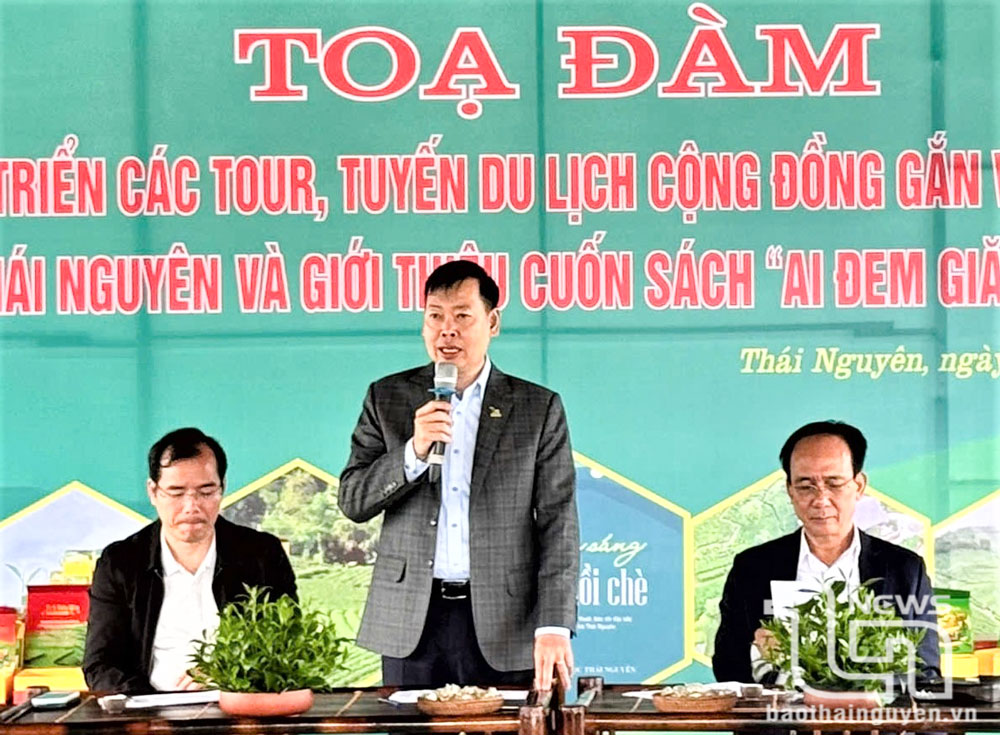 Đồng chí Lê Ngọc Linh, Phó Giám đốc Sở Văn hoá, Thể thao và Du lịch, Phó Ban Chỉ đạo phát triển Du lịch tỉnh, chủ trì Tọa đàm.