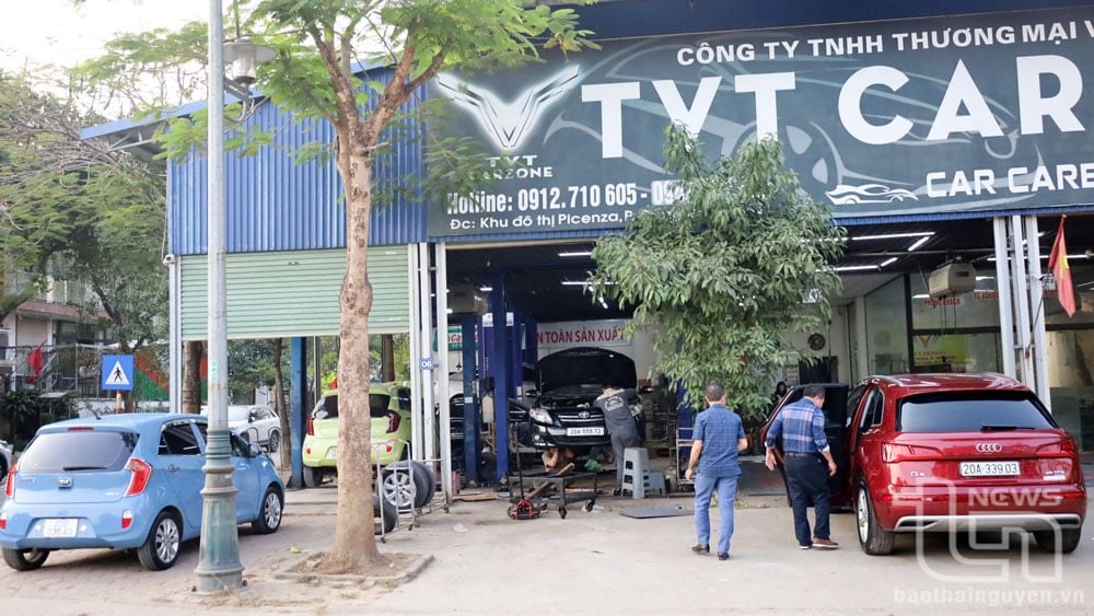 Tại Công ty CP Dịch vụ chăm sóc xe TVT CARZONE (Khu đô thị Picenza, phường Đồng Bẩm, TP. Thái Nguyên), từ khoảng 2 tuần nay, lượng khách hàng tăng lên đáng kể, số xe sử dụng dịch vụ tại gara tăng khoảng 50 - 60% so với các tháng trước đó.