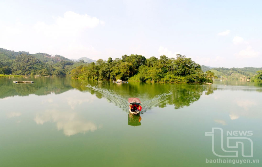 Hồ Bảo Linh (Định Hóa) luôn được Công ty TNHH Một thành viên Khai thác thủy lợi Thái Nguyên điều tiết nước hợp lý, phục vụ sản xuất của người dân trong vùng.