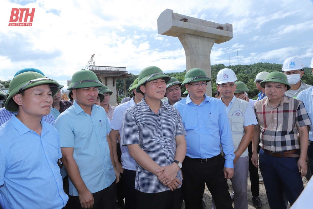 Bí thư Tỉnh ủy Đỗ Trọng Hưng kiểm tra một số công trình giao thông, thủy lợi trọng điểm