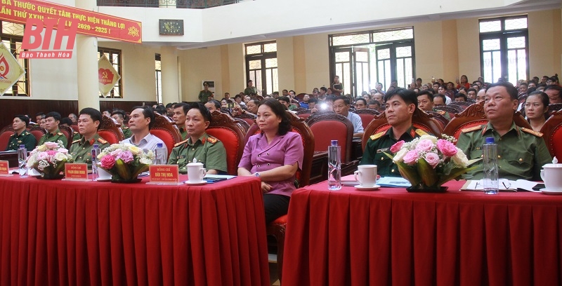 Phó Chủ tịch Thường trực HĐND tỉnh Lê Tiến Lam chung vui “Ngày hội toàn dân bảo vệ an ninh Tổ quốc năm 2023” tại thị trấn Cành Nàng