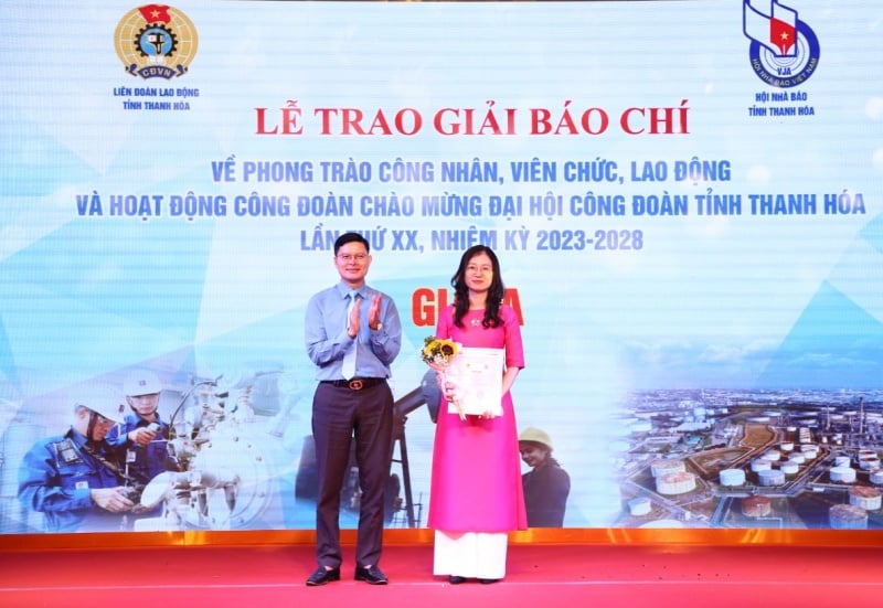 Trao Giải báo chí về phong trào công nhân, viên chức, lao động và hoạt động Công đoàn chào mừng Đại hội Công đoàn tỉnh Thanh Hóa lần thứ XX