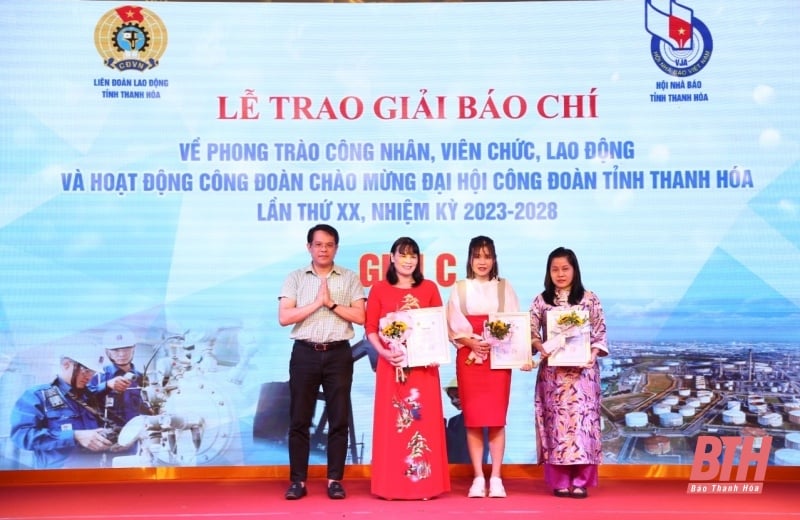 Trao Giải báo chí về phong trào công nhân, viên chức, lao động và hoạt động Công đoàn chào mừng Đại hội Công đoàn tỉnh Thanh Hóa lần thứ XX