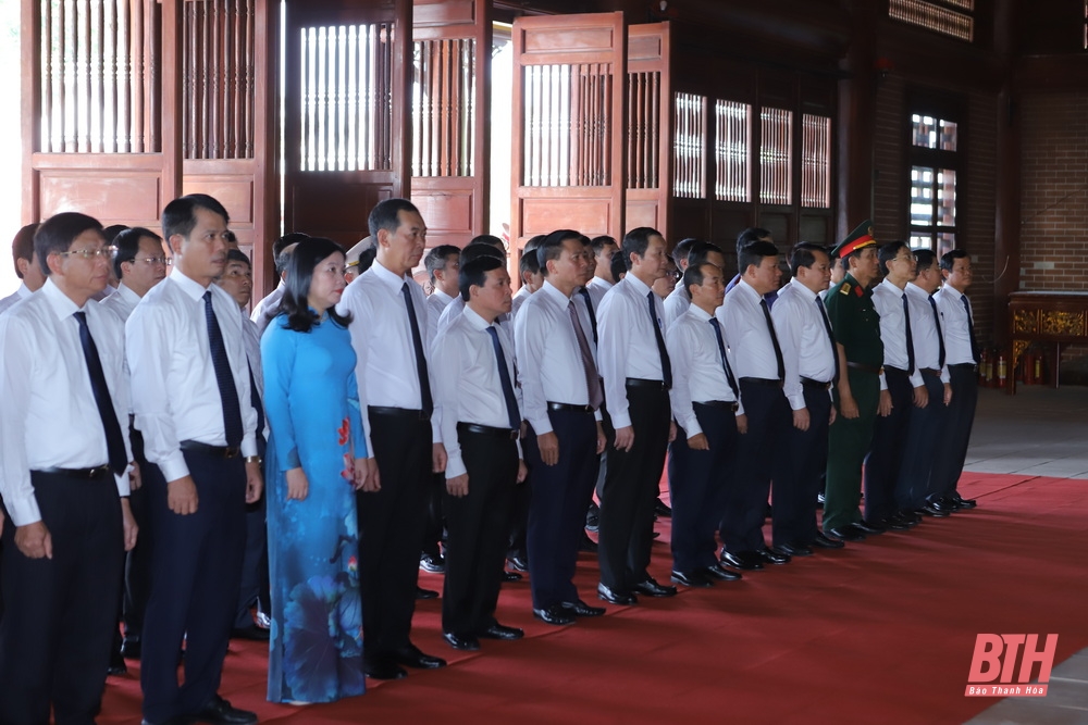 Đoàn đại biểu tỉnh Thanh Hóa dâng hương tưởng niệm Chủ tịch Hồ Chí Minh, Mẹ Việt Nam Anh hùng và các Anh hùng liệt sĩ nhân dịp Quốc khánh 2-9