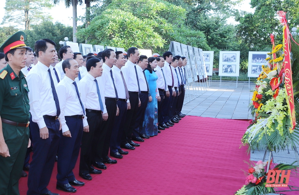 Đoàn đại biểu tỉnh Thanh Hóa dâng hương tưởng niệm Chủ tịch Hồ Chí Minh, Mẹ Việt Nam Anh hùng và các Anh hùng liệt sĩ nhân dịp Quốc khánh 2-9