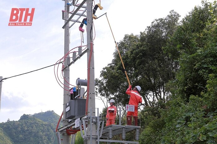 Sớm tháo gỡ khó khăn trong triển khai các dự án lưới điện