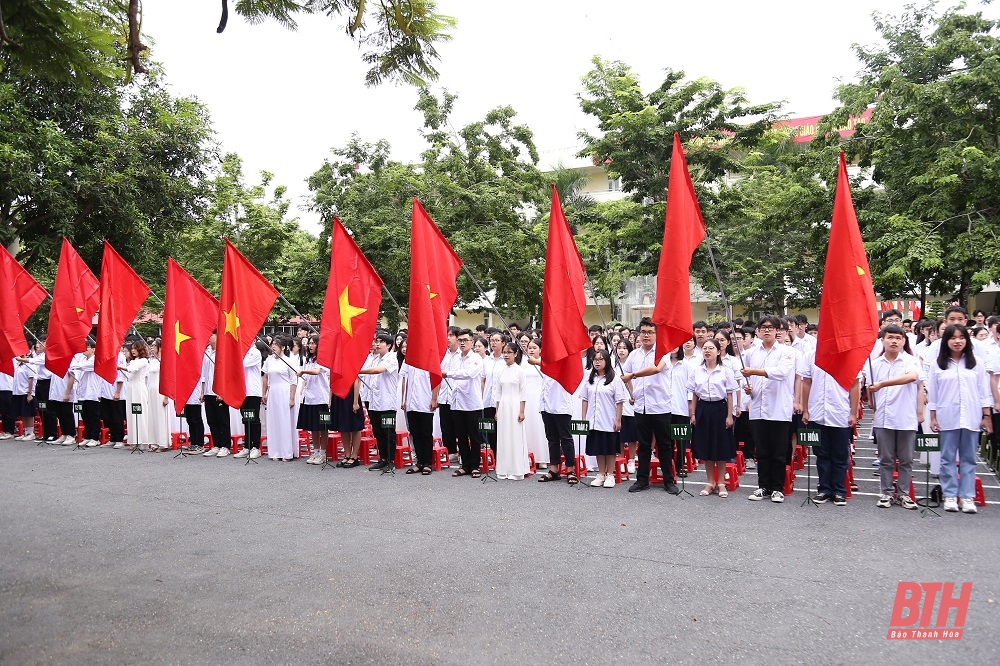 Chủ tịch UBND tỉnh Đỗ Minh Tuấn dự lễ khai giảng năm học mới 2023-2024 tại Trường THPT Chuyên Lam Sơn