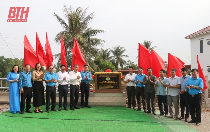 Gắn biển công trình chào mừng Đại hội Công đoàn tỉnh Thanh Hoá lần thứ XX